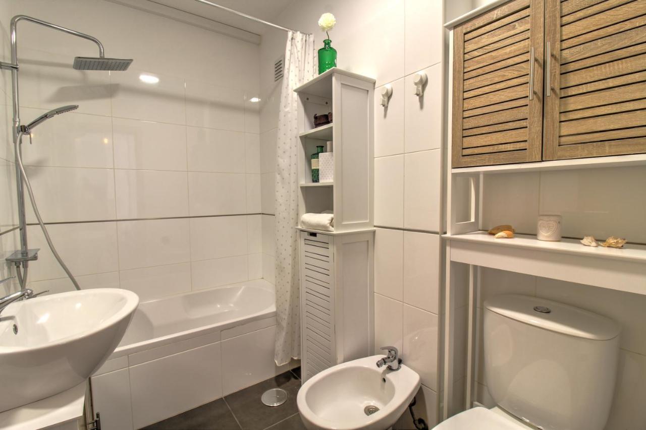 شقة Center Location, Ac, Swimming Pool, And Parking Olhão المظهر الخارجي الصورة